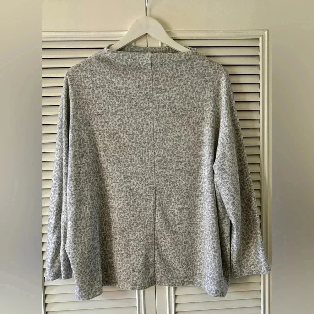 Banana Republic Women’s Leopard Print Sweater SZ XL